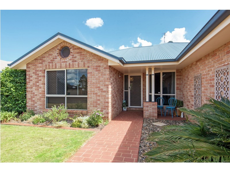 6 Mengel Court, Middle Ridge QLD 4350