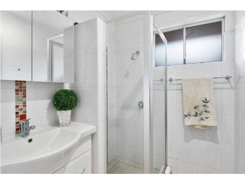 2/9 Lovejoy Court, Kearneys Spring QLD 4350