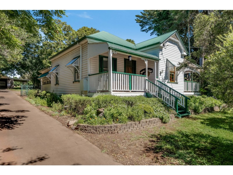 60 Hogg Street, Rockville QLD 4350