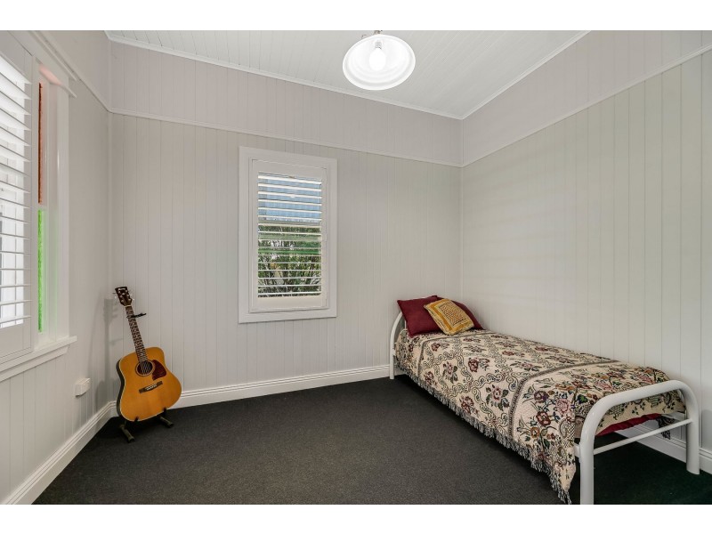 60 Hogg Street, Rockville QLD 4350