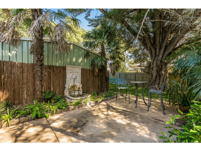 60 Hogg Street, Rockville QLD 4350