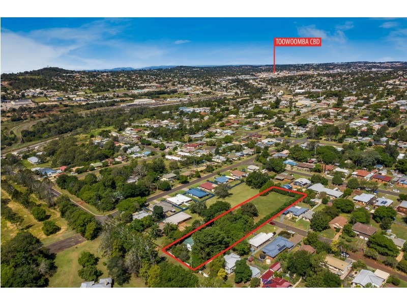 60 Hogg Street, Rockville QLD 4350