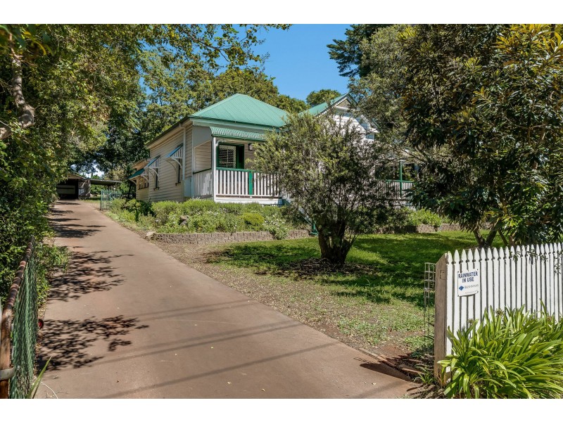 60 Hogg Street, Rockville QLD 4350