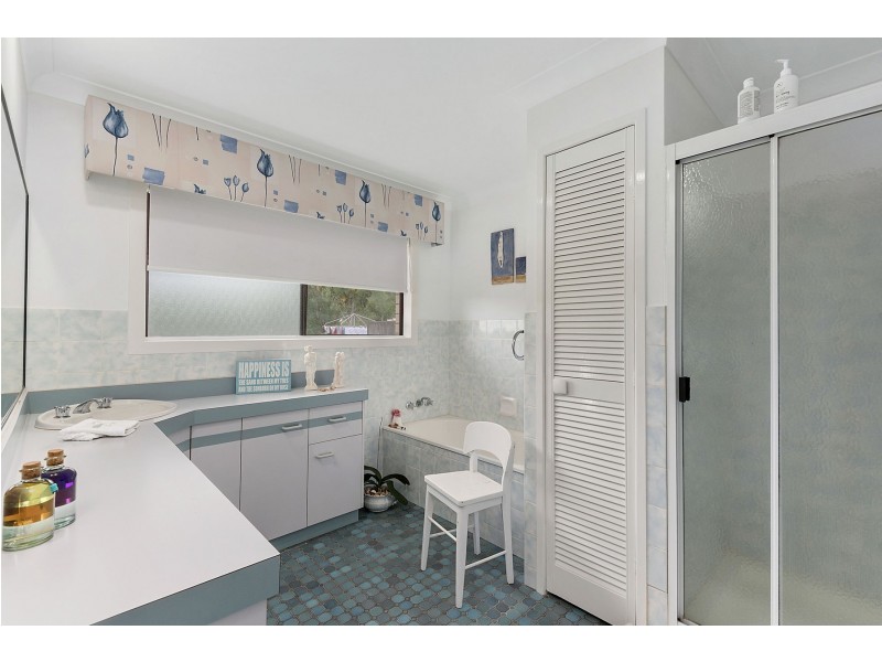 3 Debra Street, Withcott QLD 4352