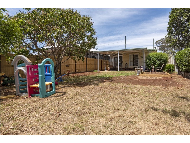 19 Weetwood Street, Newtown QLD 4350