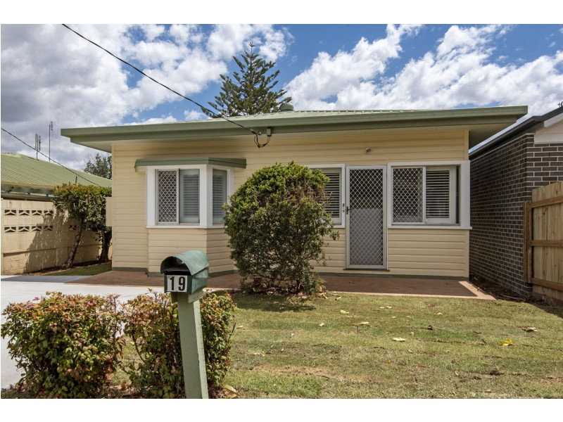 19 Weetwood Street, Newtown QLD 4350