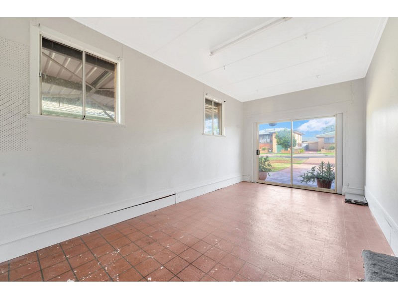 9 Canberra Street, Harristown QLD 4350