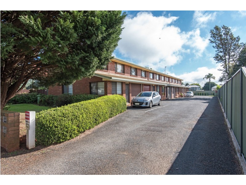 4/15 Edith Street, Newtown QLD 4350