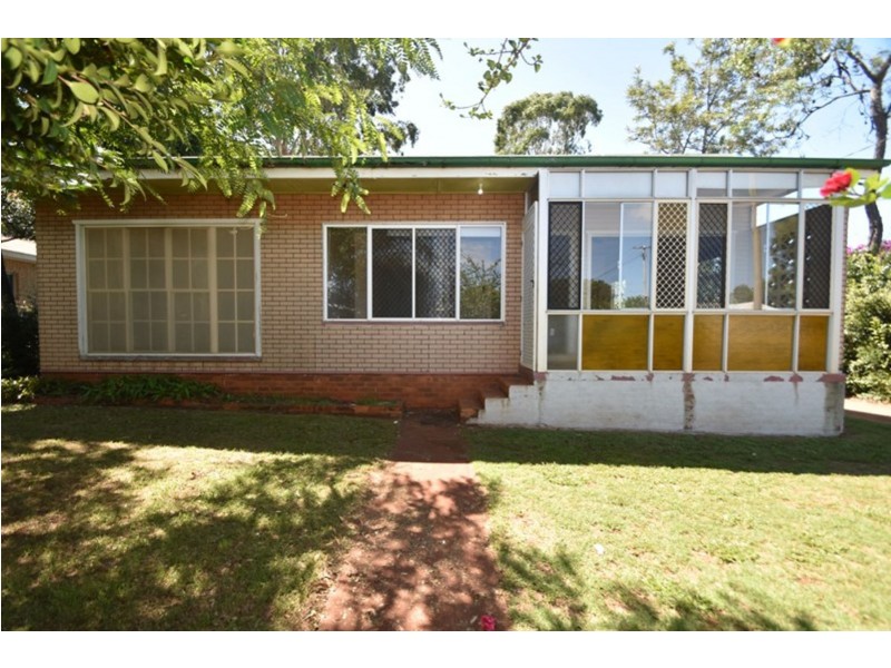 42 Tara Street, Wilsonton QLD 4350