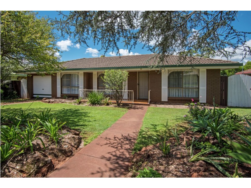 6 Magnolia Street, Centenary Heights QLD 4350