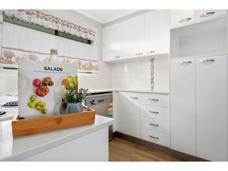 6 Magnolia Street, Centenary Heights QLD 4350