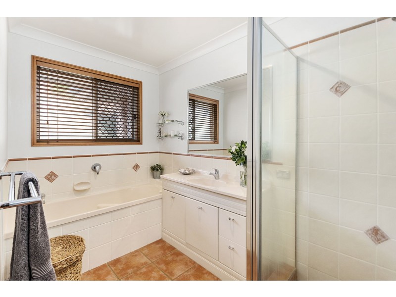 4 Poppy Court, Middle Ridge QLD 4350