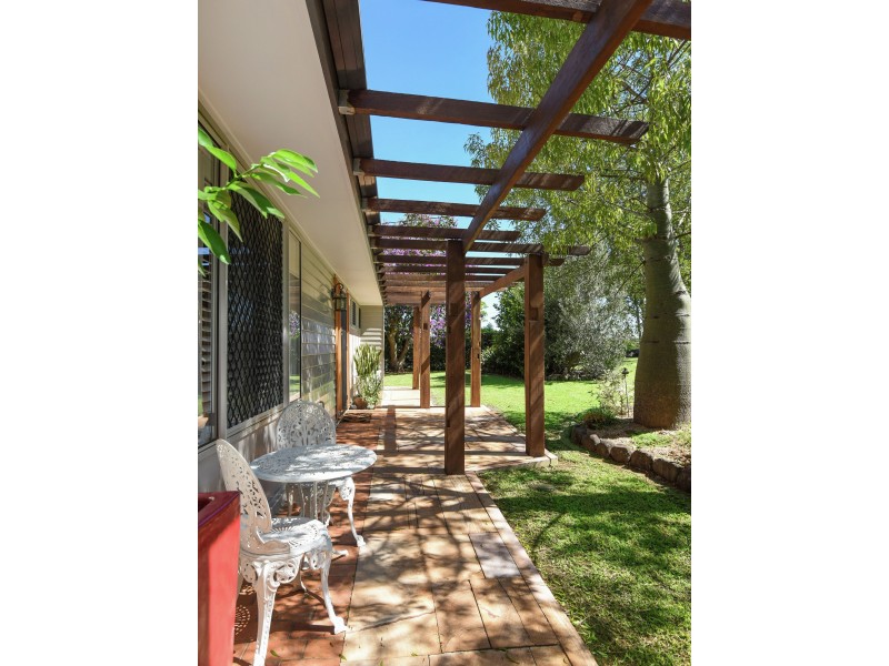 25 Tourist Road, East Toowoomba QLD 4350