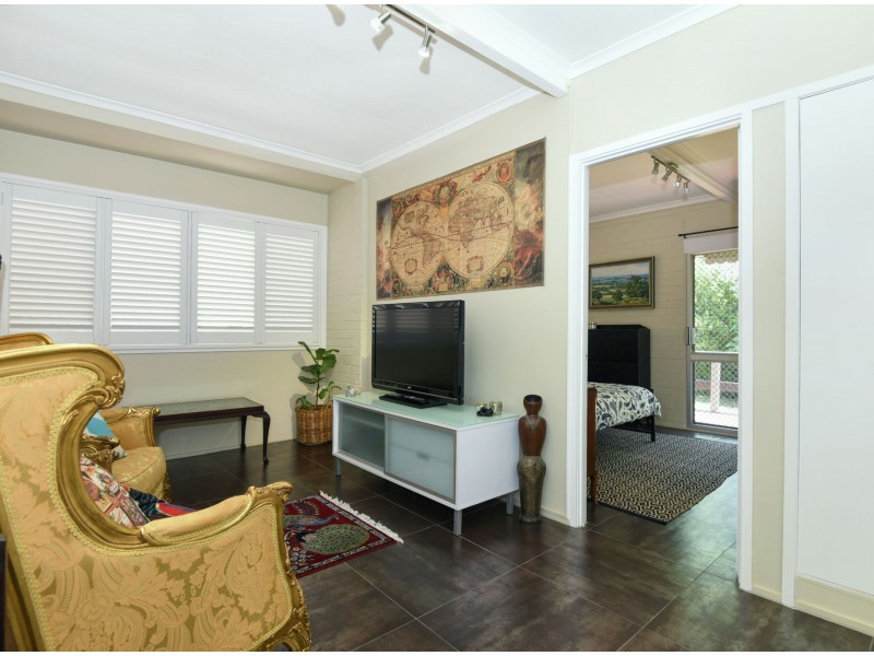 25 Tourist Road, East Toowoomba QLD 4350