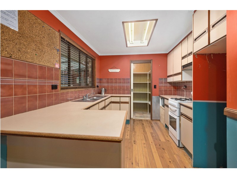 4 Edward Street, Goombungee QLD 4354