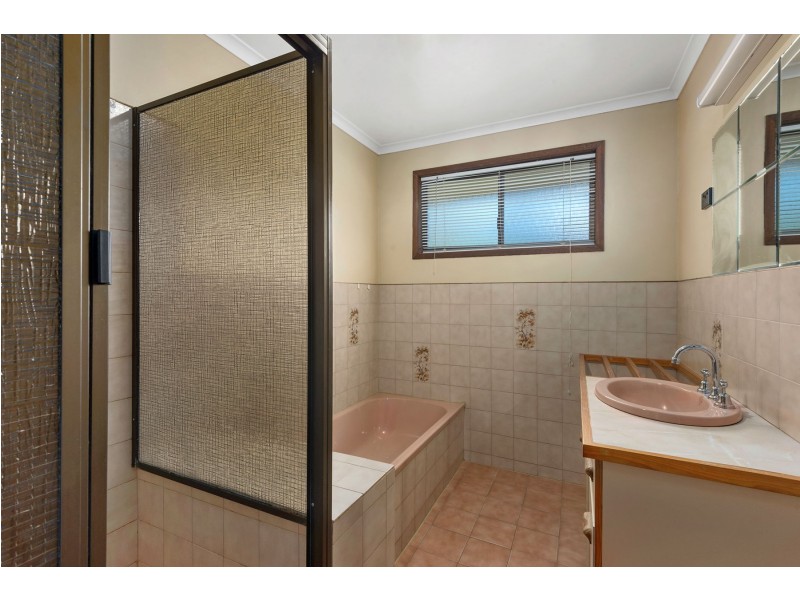 4 Edward Street, Goombungee QLD 4354