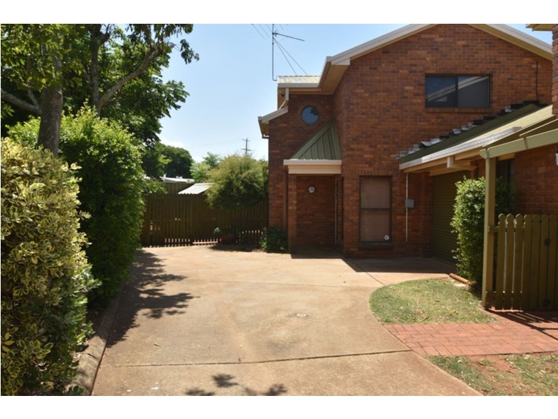 2/1 Broadfoot Street, Kearneys Spring QLD 4350