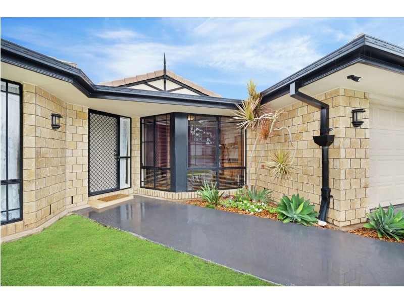 18 Sinclair Street, Wyreema QLD 4352