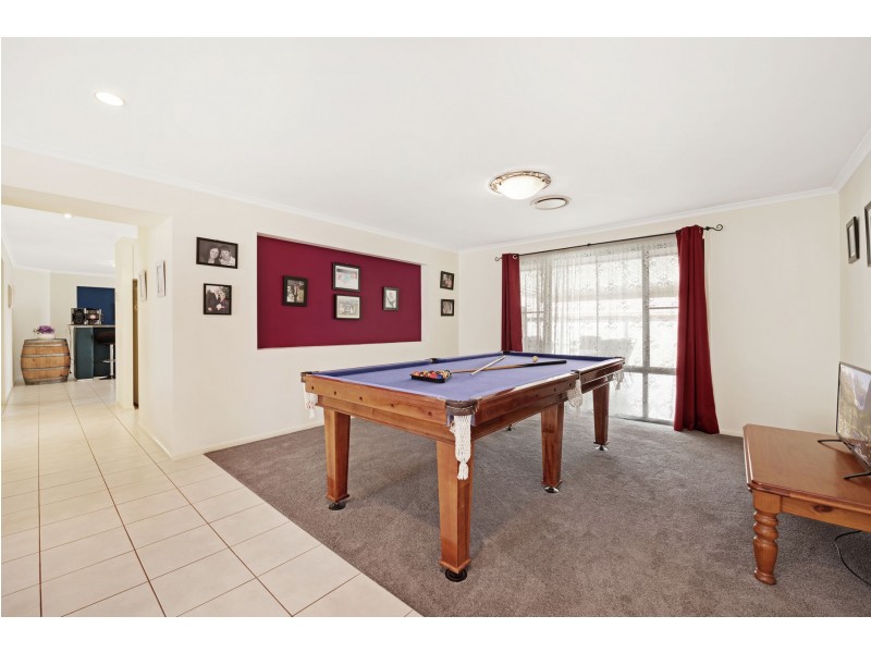18 Sinclair Street, Wyreema QLD 4352