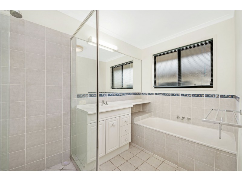 18 Sinclair Street, Wyreema QLD 4352