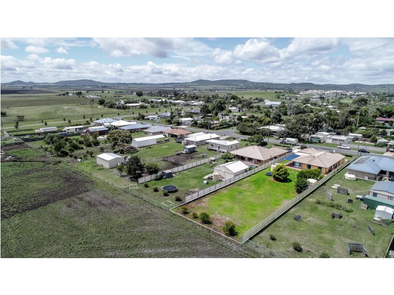 18 Sinclair Street, Wyreema QLD 4352