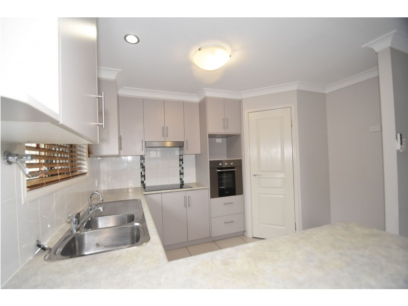 6 Latham Court, Wilsonton Heights QLD 4350