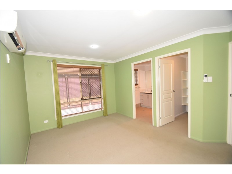 6 Latham Court, Wilsonton Heights QLD 4350