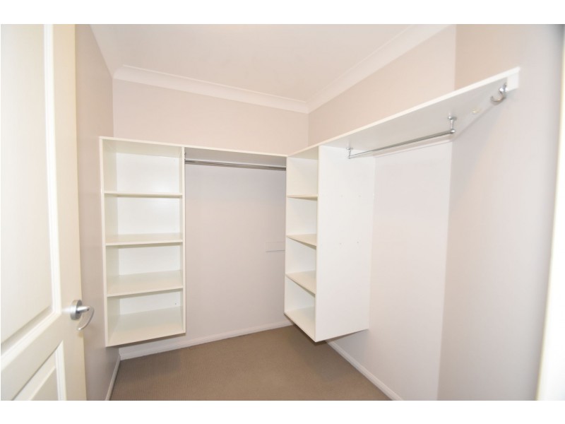 6 Latham Court, Wilsonton Heights QLD 4350