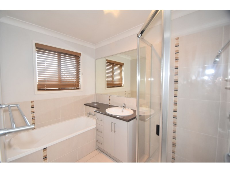 6 Latham Court, Wilsonton Heights QLD 4350