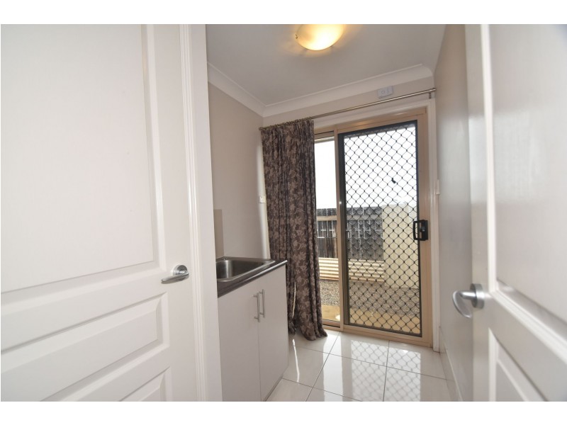 6 Latham Court, Wilsonton Heights QLD 4350