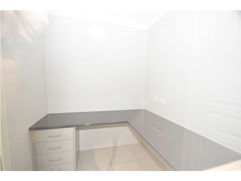 6 Latham Court, Wilsonton Heights QLD 4350
