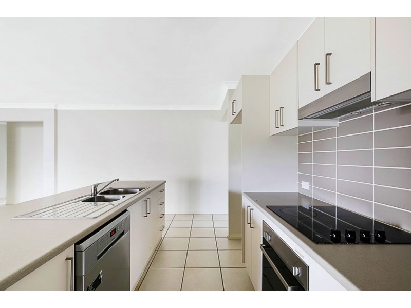 8 Sweeney Street, Kearneys Spring QLD 4350