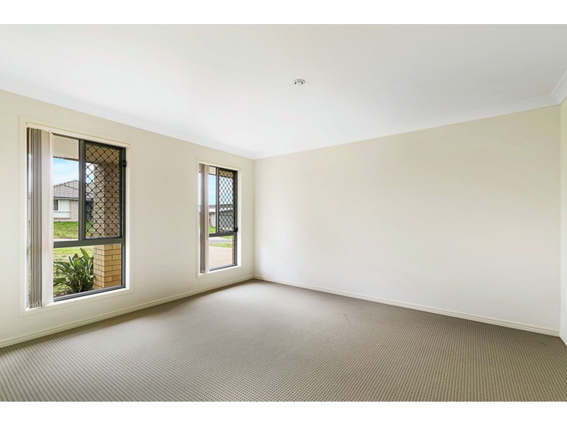 8 Sweeney Street, Kearneys Spring QLD 4350