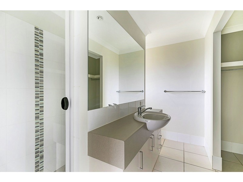 8 Sweeney Street, Kearneys Spring QLD 4350