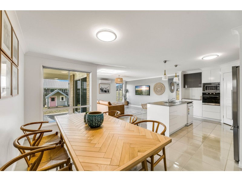 17 Kennard Street, Westbrook QLD 4350