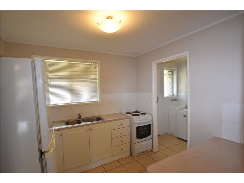 2/16a Debra Street, Centenary Heights QLD 4350