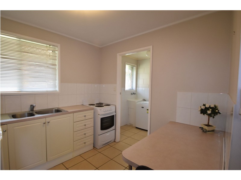2/16a Debra Street, Centenary Heights QLD 4350