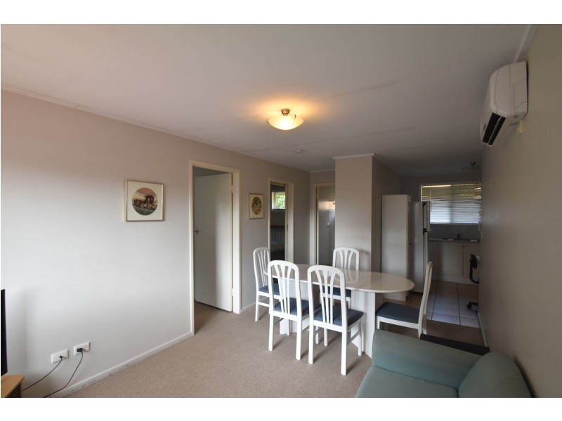 2/16a Debra Street, Centenary Heights QLD 4350