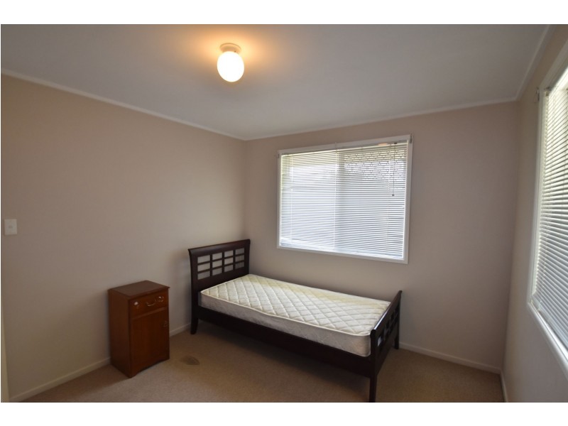 2/16a Debra Street, Centenary Heights QLD 4350