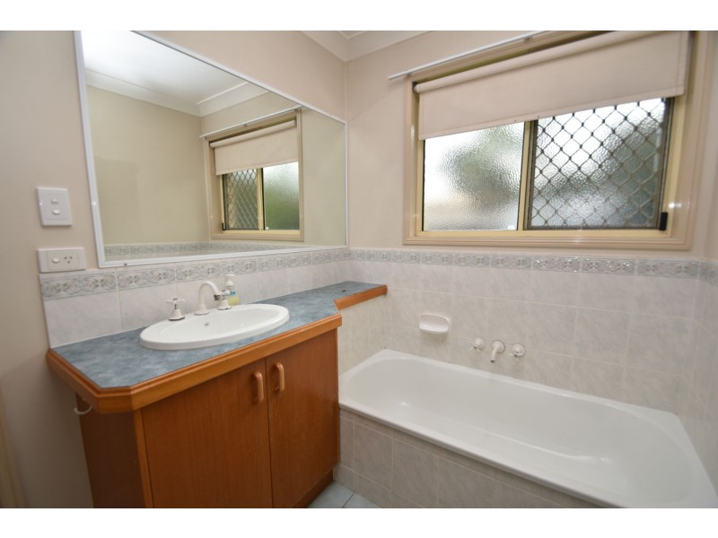 3 Bernborough Court, Glenvale QLD 4350