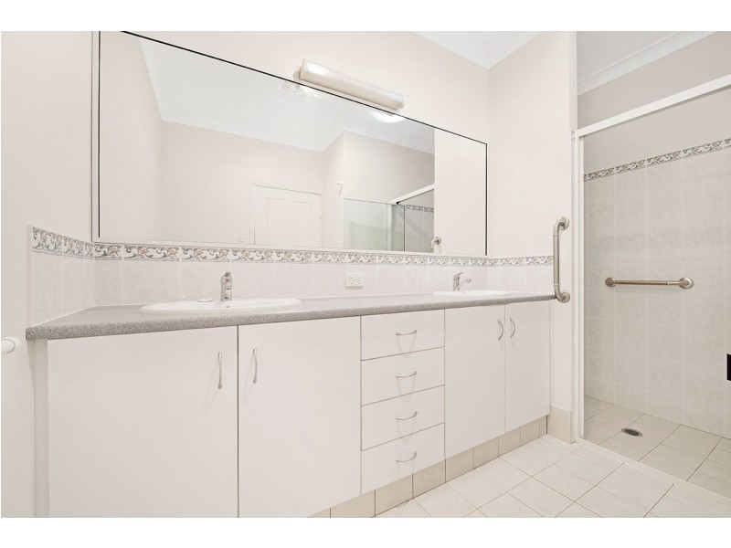 215/530 Bridge Street, Wilsonton QLD 4350