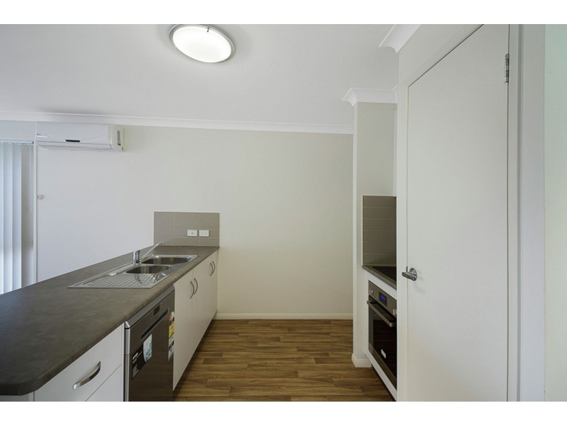 2/2 Albert Street, Newtown QLD 4350