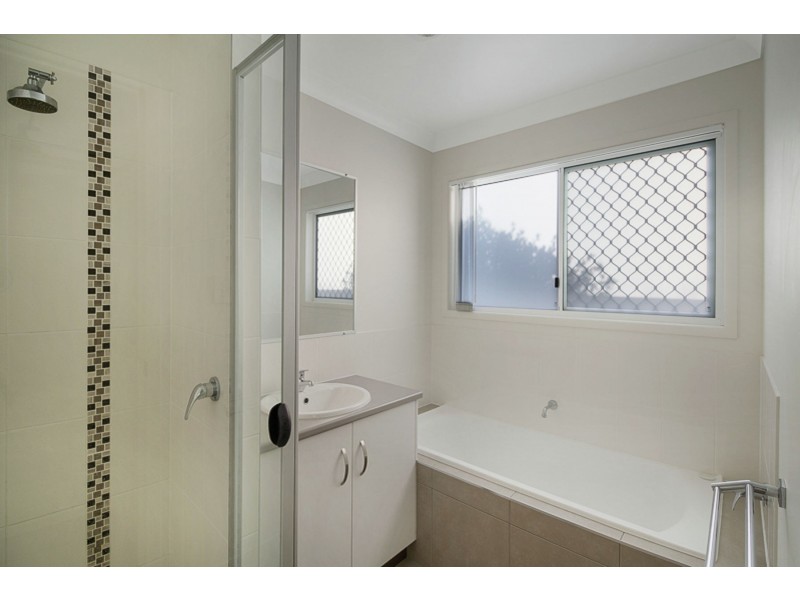 2/2 Albert Street, Newtown QLD 4350