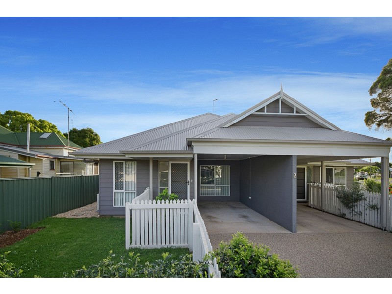 2/2 Albert Street, Newtown QLD 4350