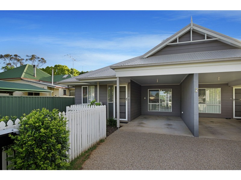 2/2 Albert Street, Newtown QLD 4350