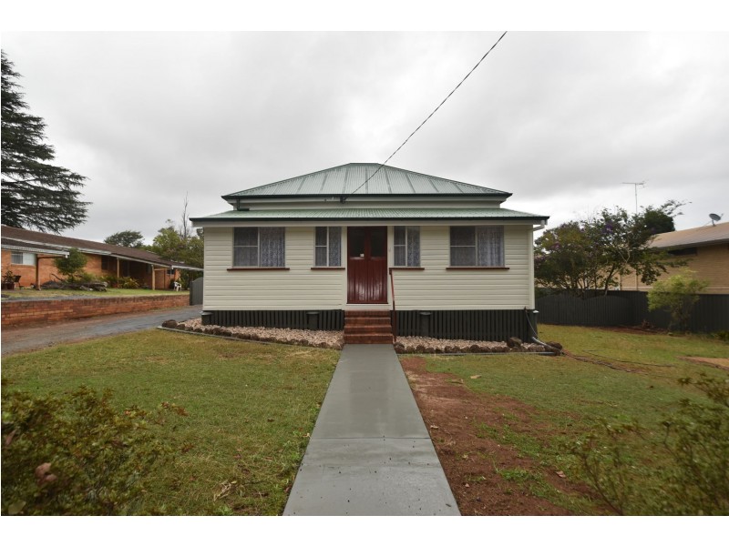 10 Moloney Street, North Toowoomba QLD 4350