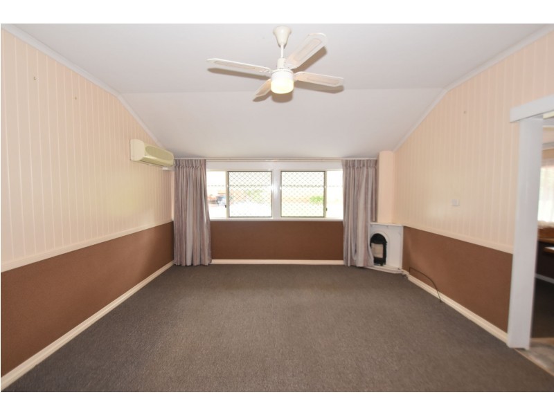10 Moloney Street, North Toowoomba QLD 4350