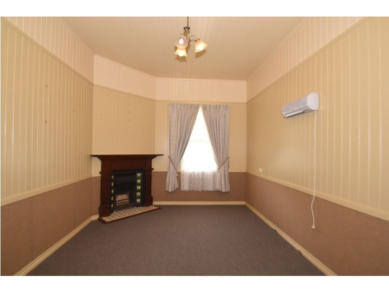 10 Moloney Street, North Toowoomba QLD 4350
