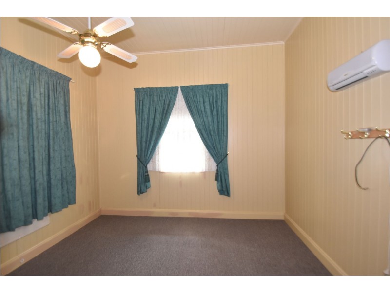 10 Moloney Street, North Toowoomba QLD 4350