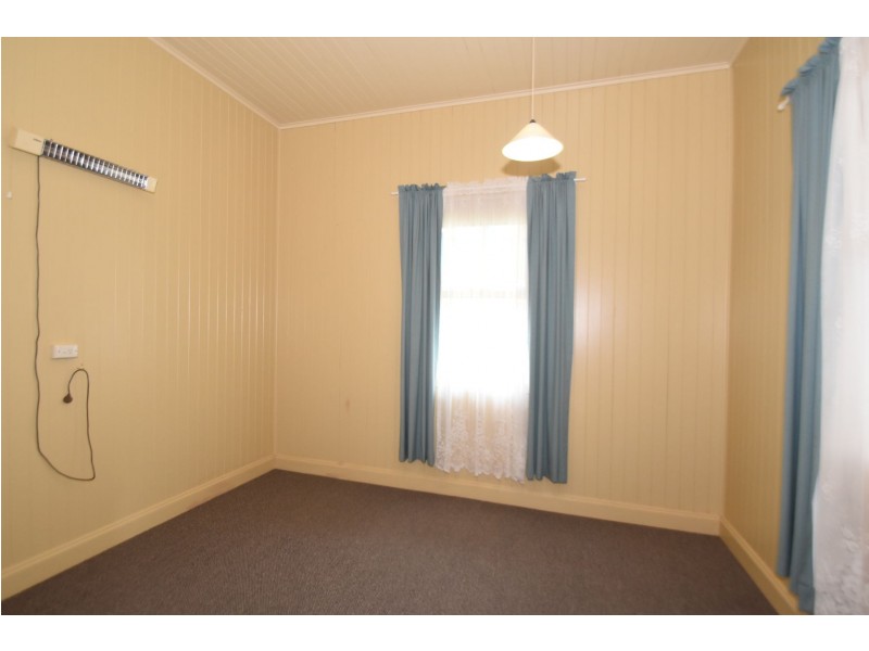 10 Moloney Street, North Toowoomba QLD 4350